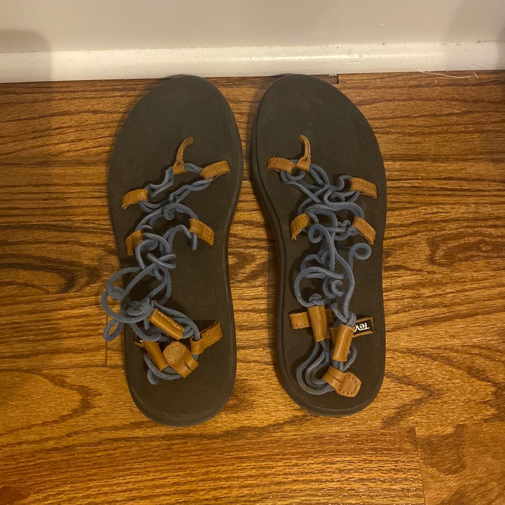 Size 8 Teva sandals blue lace black soul